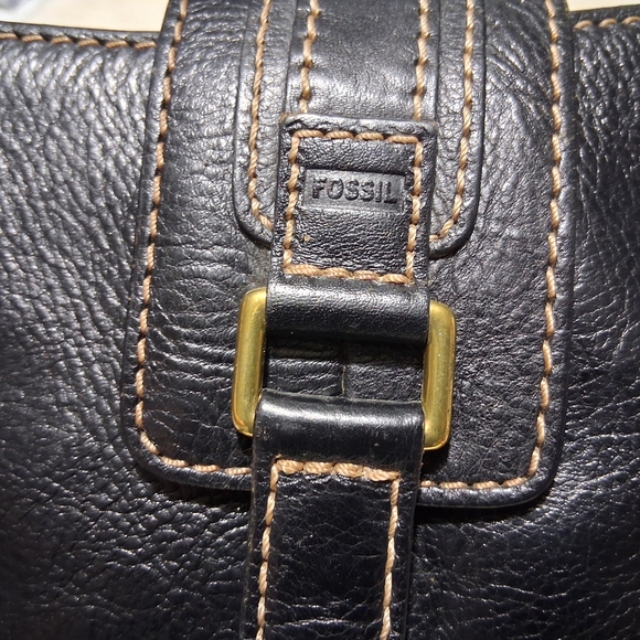 Fossil Black Leather Shoulder Bag with Hobo Silhouette - Picture 7 of 11